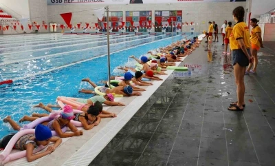 Gençler kanalda boğulmasın diye havuzlar faaliyette
