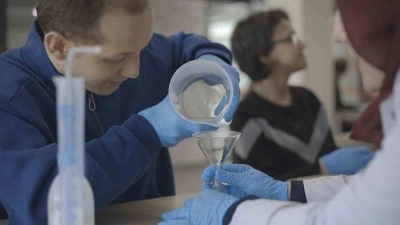 Gen&ccedil;ler ve &ouml;zel bireyler sakız kokulu kolonya &uuml;retti
