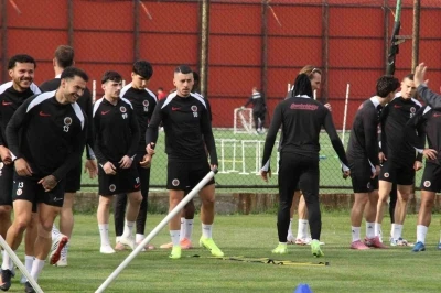 Gen&ccedil;lerbirliği, Galatasaray ma&ccedil;ının hazırlıklarını s&uuml;rd&uuml;rd&uuml;
