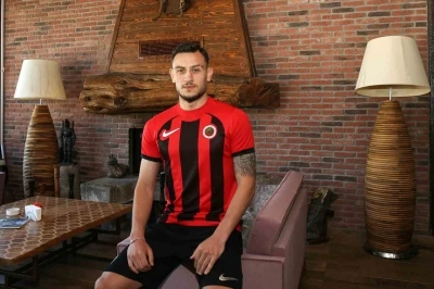 Gen&ccedil;lerbirliği&rsquo;nden defansa takviye
