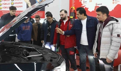 Gen&ccedil;lere meslek kapısı: Samsun&rsquo;da "Oto Ekspertiz Kursu" başladı
