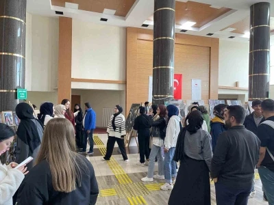 Gençlerin el emeği ürünleri görücüye çıktı
