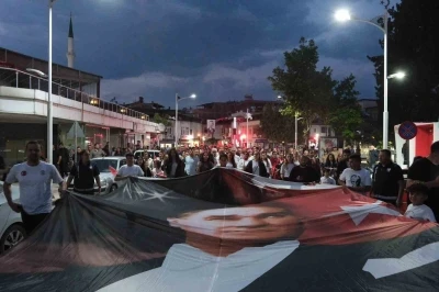 Gen&ccedil;lik coşkusu Sarıg&ouml;l sokaklarını aydınlattı
