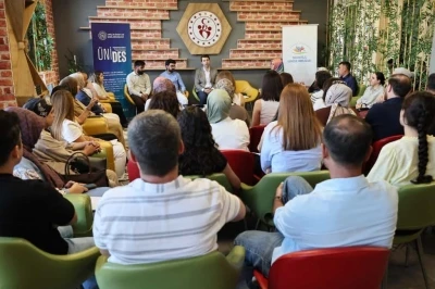 Gençlik Hizmetleri Genel Müdürü Efendioğlu, Manisa’da gençlerle buluştu
