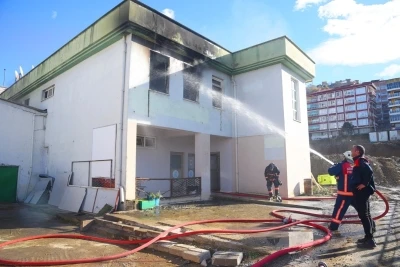 Gen&ccedil;lik merkezi &ccedil;ıkan yangında kullanılamaz hale geldi
