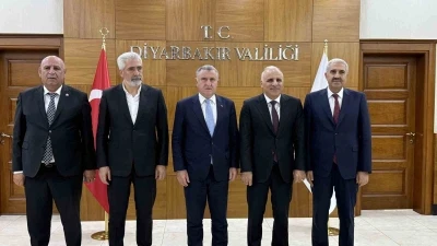 Gençlik ve Spor Bakanı Bak, Diyarbakır Valiliğini ziyaret etti
