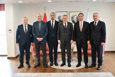 Gen&ccedil;lik ve Spor Bakanı Bak, Gaziosmanpaşa&rsquo;da spor yatırımlarını yerinde inceledi
