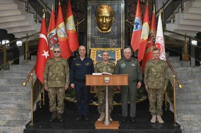 Genelkurmay Başkanı Bayraktaroğlu, 3’üncü Ordu Komutanlığını ziyaret etti
