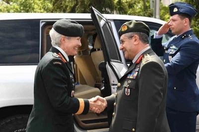 Genelkurmay Başkanı Bayraktaroğlu, Kanadalı mevkidaşı Carignan ile g&ouml;r&uuml;şt&uuml;
