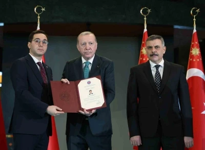 Gerc&uuml;ş Kaymakamı Muhammed &Ouml;ztaş&rsquo;a Cumhurbaşkanlığı K&uuml;lliyesinde anlamlı &ouml;d&uuml;l
