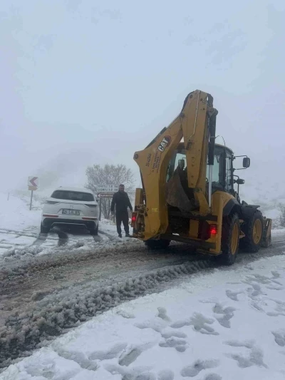 Gerc&uuml;ş&rsquo;te kar nedeniyle 5 k&ouml;y yolu ulaşıma kapandı
