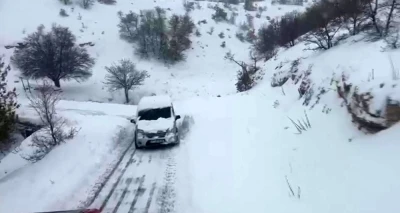 Gerc&uuml;ş&rsquo;te karda mahsur kalan 5 kişi kurtarıldı
