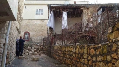 Gerc&uuml;ş&rsquo;te sağanak yağışlara dayanamayan ev &ccedil;&ouml;kt&uuml;