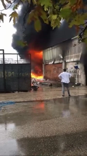 Geri dönüşüm atölyesi ateş topuna döndü
