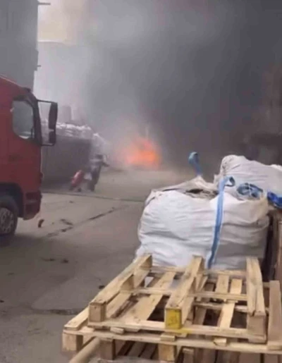 Geri d&ouml;n&uuml;ş&uuml;m deposunda korkutan yangın
