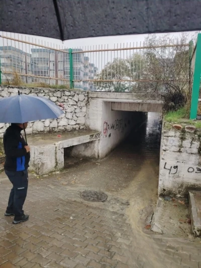 Germencik&rsquo;te okul &ouml;nlerinde zabıta n&ouml;beti s&uuml;r&uuml;yor
