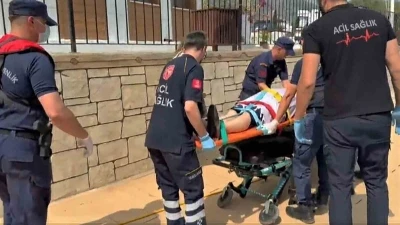 Gezi teknesinde yaralanan vatandaşa Sahil G&uuml;venlikten tıbbi tahliye
