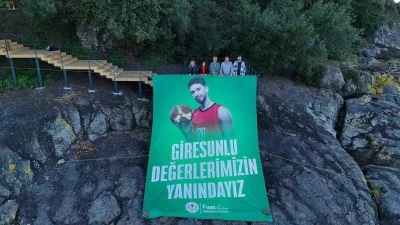 Giresun Adası’nda, Alperen Şengün’e onur posteri
