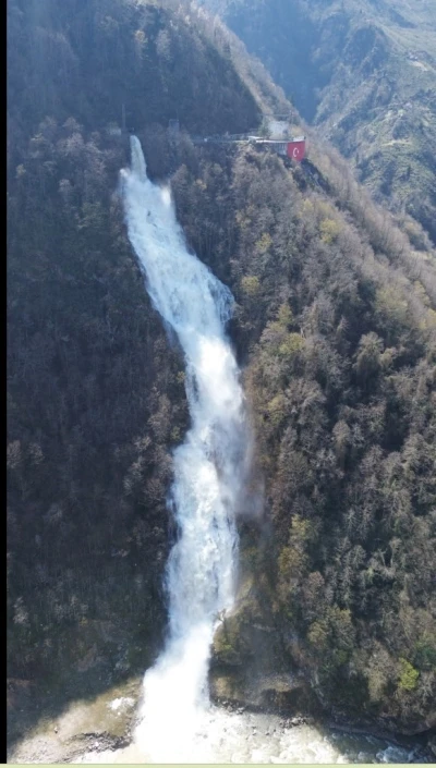 Giresun&rsquo;da HES tahliyesiyle oluşan yapay şelale g&ouml;rsel ş&ouml;len sunuyor
