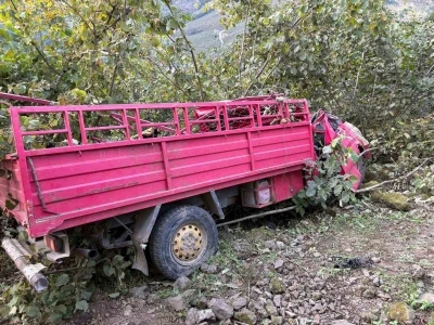 Giresun’da kamyonet fındık bahçesine yuvarlandı: 4 ölü, 1 yaralı
