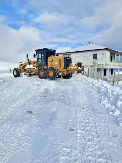 Giresun&rsquo;da kar engeli: 39 k&ouml;y yolu ulaşıma kapandı
