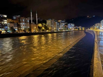 Giresun’da sağanak yağış hayatı olumsuz etkiledi
