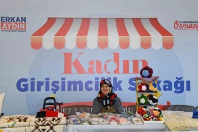 Girişimci kadınların el emeği Osmangazi Meydanı&rsquo;nda buluştu
