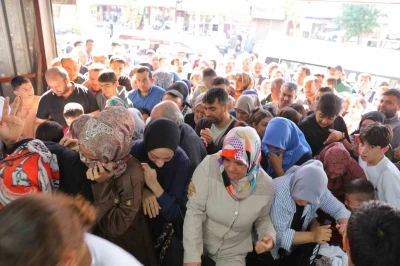 Giyim mağazasında indirim izdihama neden oldu
