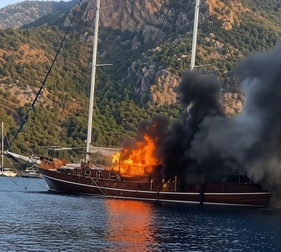 G&ouml;cek&rsquo;te tekne yangını
