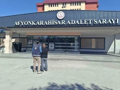 Göçmen kaçakçısı tutuklandı
