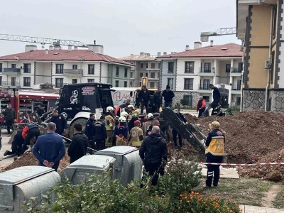 G&ouml;&ccedil;&uuml;k altında kalan iş&ccedil;i i&ccedil;in ekipler seferber oldu

