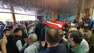 Göçükte hayatını kaybeden madenci memleketi Bartın’da son yolculuğuna uğurlandı
