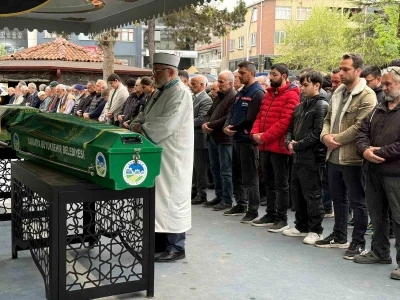 G&ouml;ğs&uuml;nden bı&ccedil;aklanarak hayatını kaybetmişti, son yolculuğuna uğurlandı
