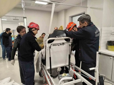 G&ouml;ğ&uuml;s boşluğuna demir saplanan hastanın ameliyatına itfaiye girdi
