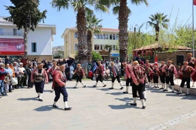 G&ouml;k&ccedil;eada&rsquo;da 23 Nisan Coşkusu: Ankara Kul&uuml;b&uuml; Seymenlerinden Unutulmaz G&ouml;steri
