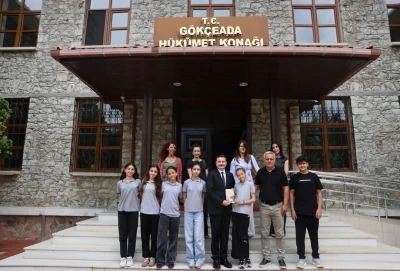 G&ouml;k&ccedil;eada&rsquo;da Minik Kalemlerden B&uuml;y&uuml;k Başarı: 34 &Ouml;ğrencinin Eserleri Kitaplaştı
