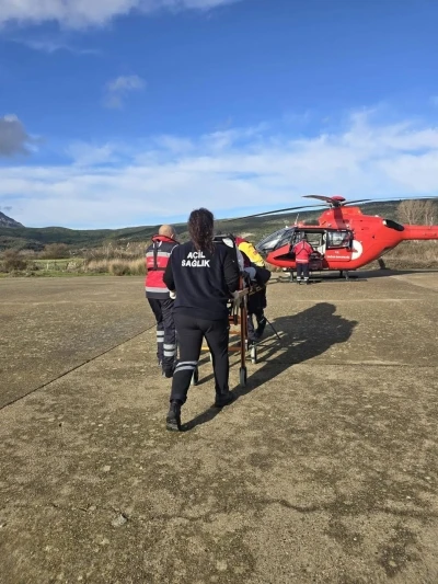 G&ouml;k&ccedil;eada&rsquo;da rahatsızlanan hasta helikopter ambulansla &Ccedil;anakkale&rsquo;ye sevk edildi
