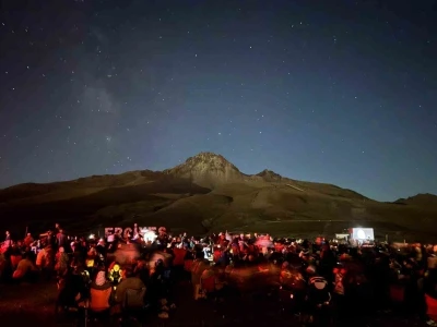 Gökyüzü tutkunları, meteor yağmurunu Kayseri’nin zirvesinde izledi
