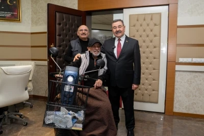 G&ouml;lbaşı Belediye Başkanı Odabaşı, vatandaş ve personelle bayramlaştı

