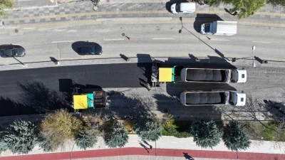 Gölbaşı Belediyesi’nden sıcak asfalt serimi çalışmaları
