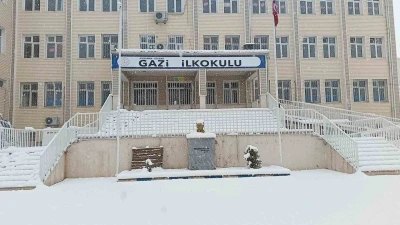 G&ouml;lbaşı&rsquo;nda eğitime kar engeli
