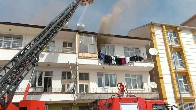 G&ouml;lbaşı&rsquo;nda ev yangını korkuttu
