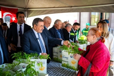 G&ouml;lbaşı&rsquo;nda vatandaşlara 190 bin ata tohumu fidesi dağıtıldı
