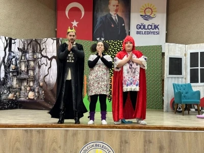 G&ouml;lc&uuml;k&rsquo;te &ccedil;ocuklar tiyatroyla buluştu
