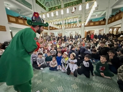 G&ouml;lc&uuml;kl&uuml; &ccedil;ocuklar Ramazan coşkusunu camilerde yaşıyor
