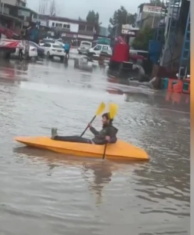 G&ouml;lde değil sokakta kano keyfi
