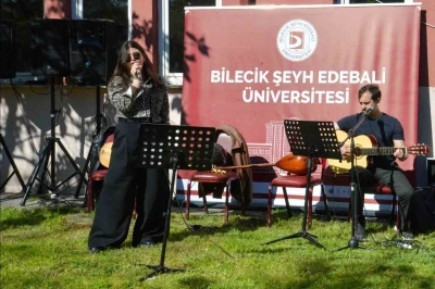 G&ouml;lpazarı&rsquo;nda muhteşem kamp&uuml;s konseri
