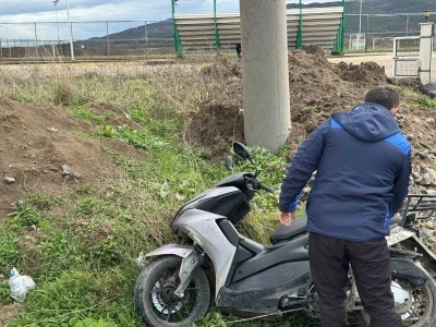 G&ouml;nen&rsquo;de kamyonet ile motosiklet &ccedil;arpıştı: 1 yaralı
