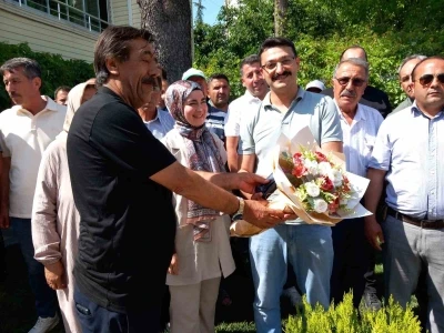 G&ouml;n&uuml;llere dokunan Emirdağ Kaymakamı konvoyla uğurlandı
