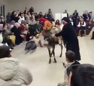 G&ouml;rdes&rsquo;te ilgin&ccedil; &lsquo;damat eğlencesi&rsquo;
